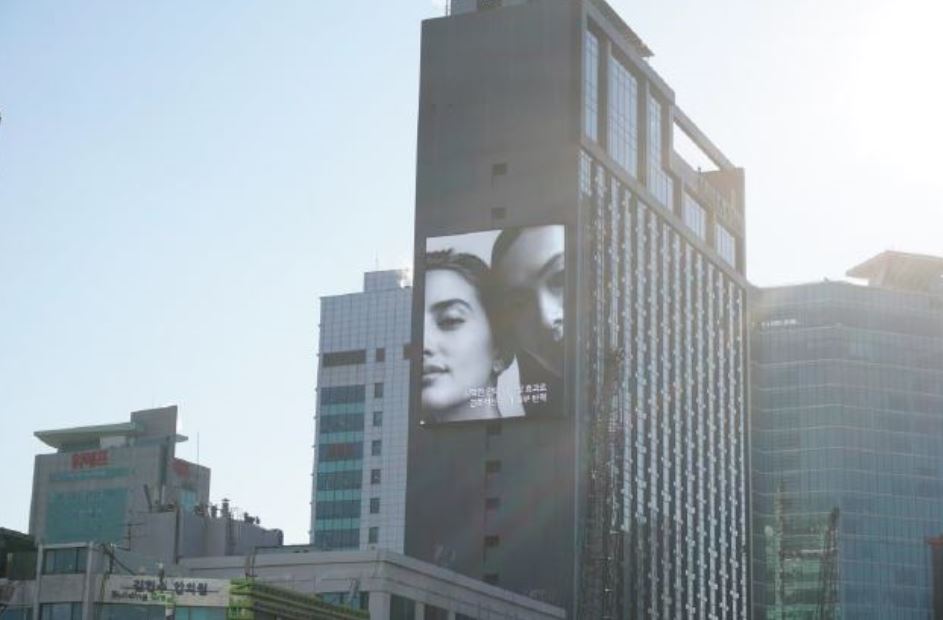 신라스테이 강남 세로형 전광판 광고